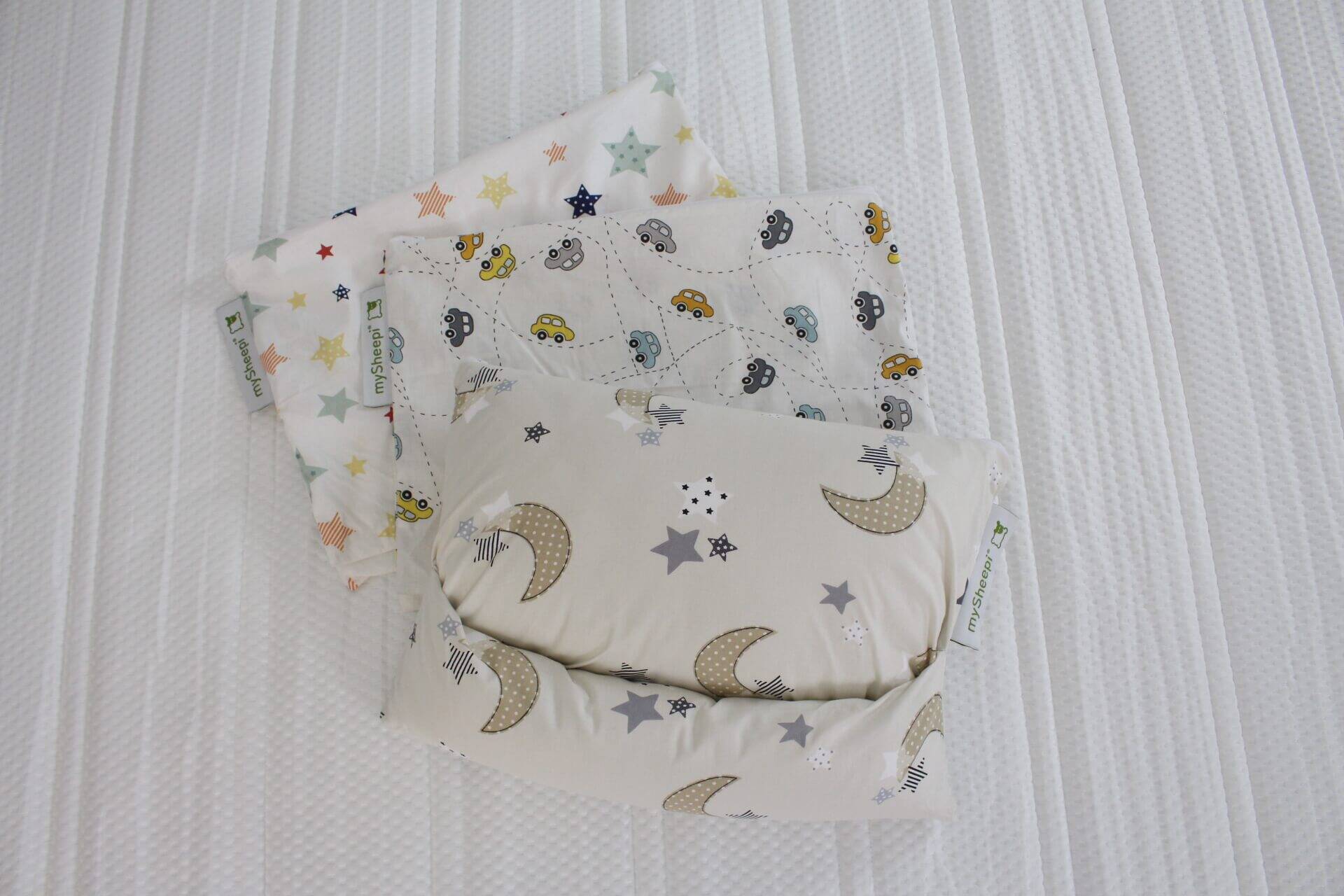 Die bunten Bezuege des mySheepi Kids Pillow. 